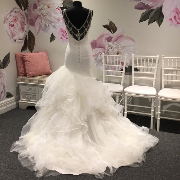 PRONOVIAS WEDDING GOWN! - Picture 7 of 8